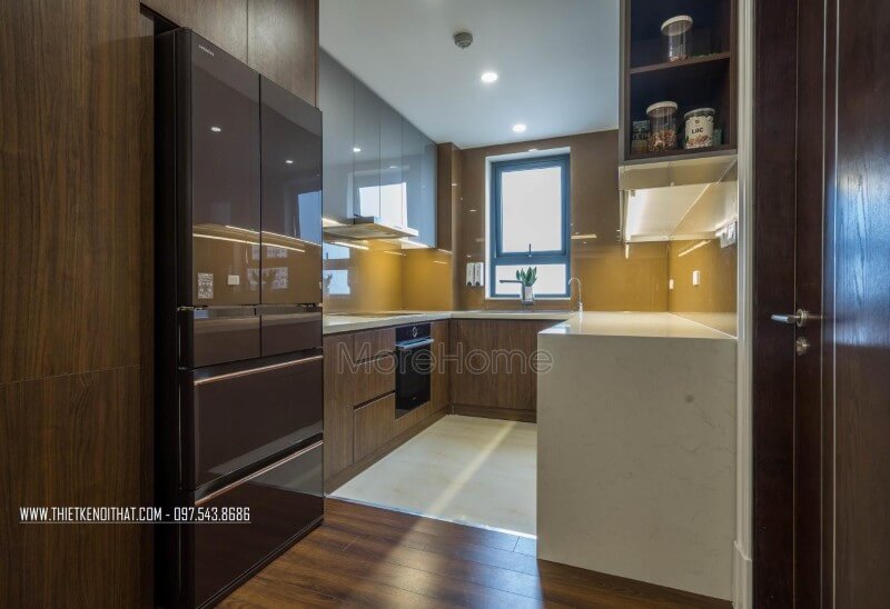 Hệ thống tủ được làm với 2 loại gỗ công nghiệp đó là gỗ MDF và gỗ acrylic bóng gương tạo nên sự sang chảnh và tiện nghi cho căn bếp. tủ bếp chung cư