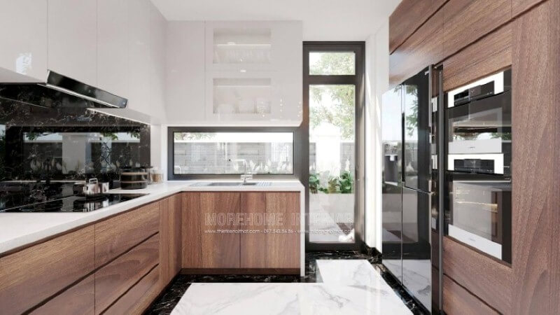 Nếu bạn đã được xem các mẫu tủ bếp đẹp có tay nắm, thì có thể những mẫu tủ bếp đó đã lỗi thời, thiết kế phòng bếp với toàn bộ bề mặt cánh tủ trơn nhẵn là một sự thay thế hoàn hảo, không chút tay cầm nhưng lại kéo đẩy dễ dàng nhờ ý tưởng thiết kế vát từ cánh tủ giúp bề mặt gọn gàng mà đẹp mắt. Thiết kế tủ bếp biệt thự sang trọng